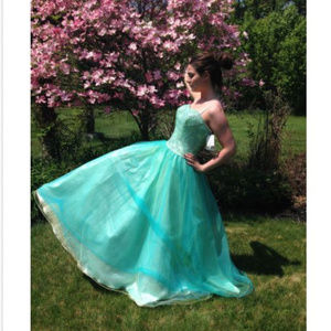 NWT NADINE PROM/16/QUINCEANERA TULLE PARTY GOWN